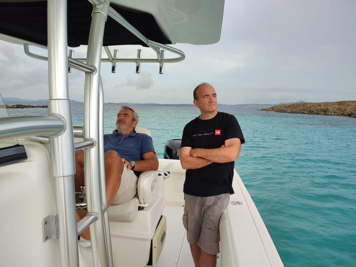 Il dott. Sergio Maiuri in barca al mare